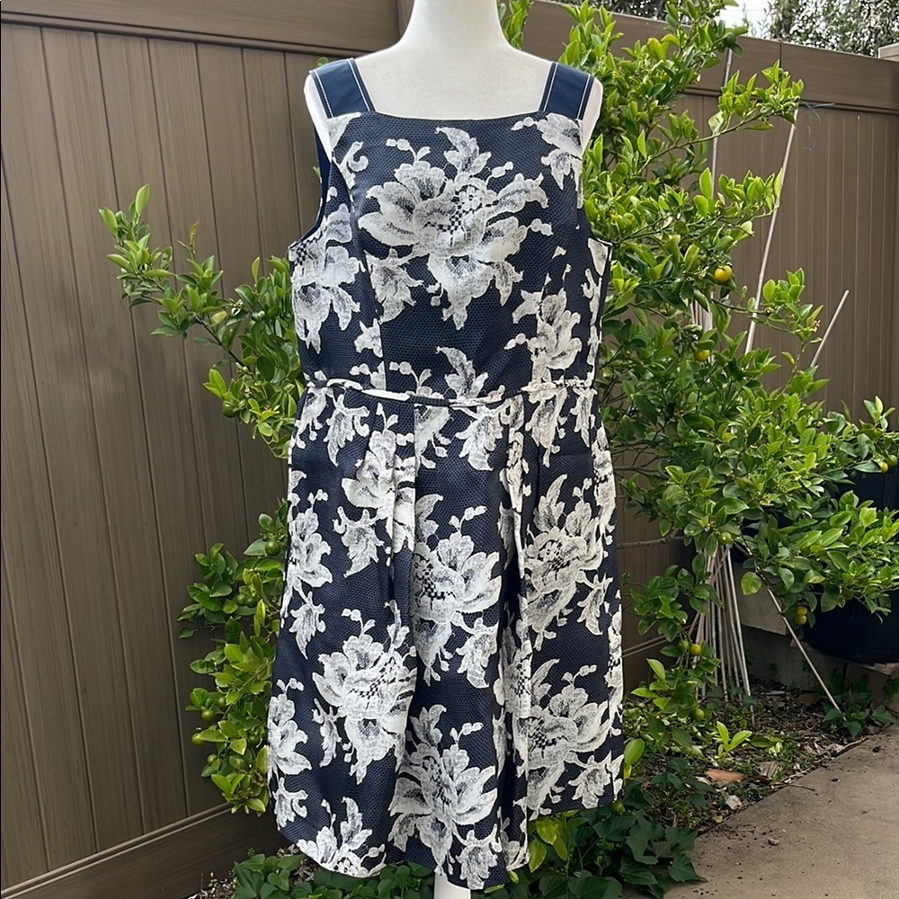Carolina Herrera Silk Knee Length‎ Dress Women's 14 Floral Sleeveless Wedding